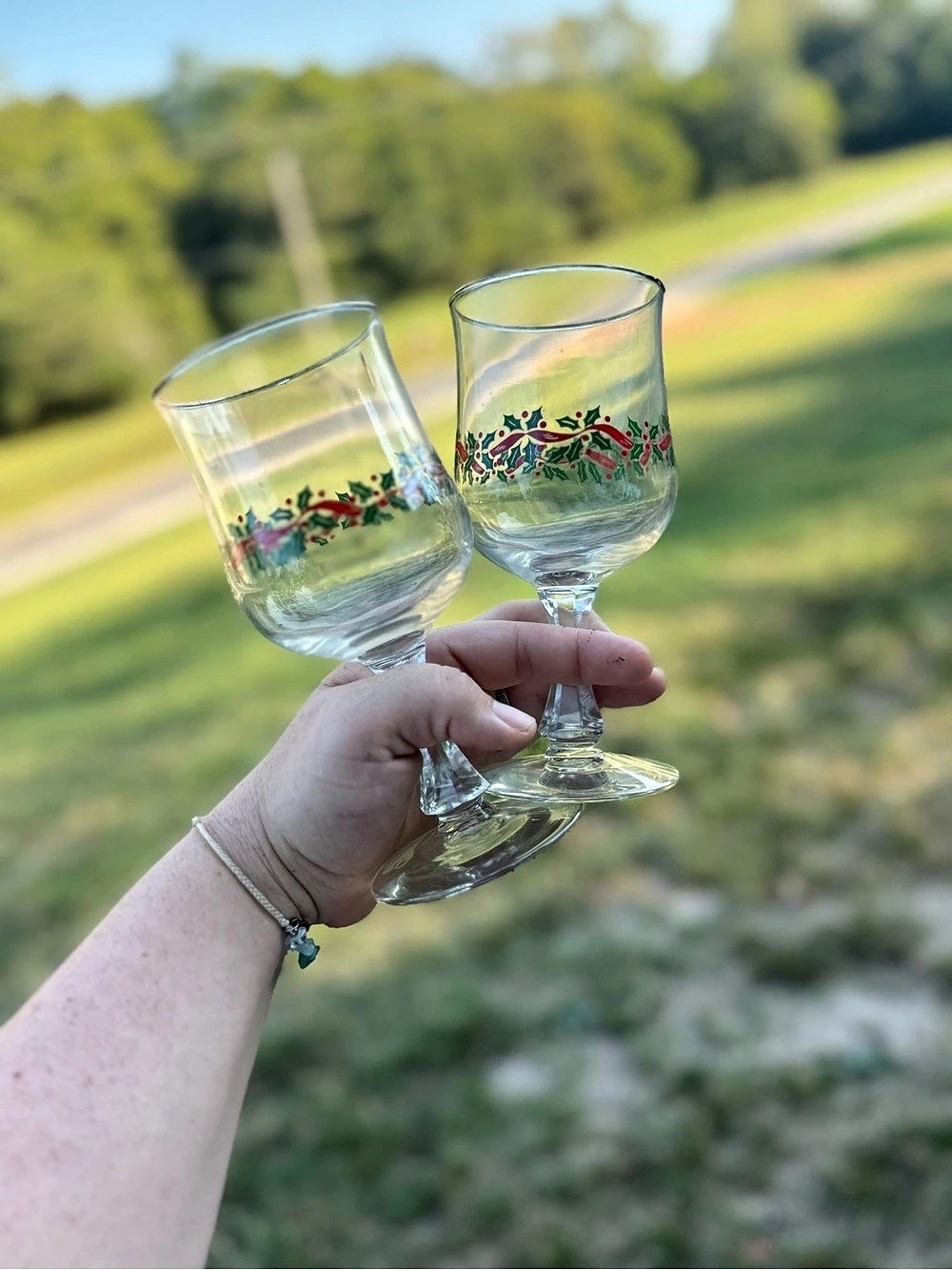 Vintage Libbey Holly & Ribbon Christmas Wine Goblet set of 2